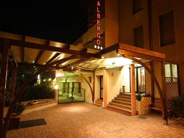 Hotel Montereale Pordenone Exteriör bild