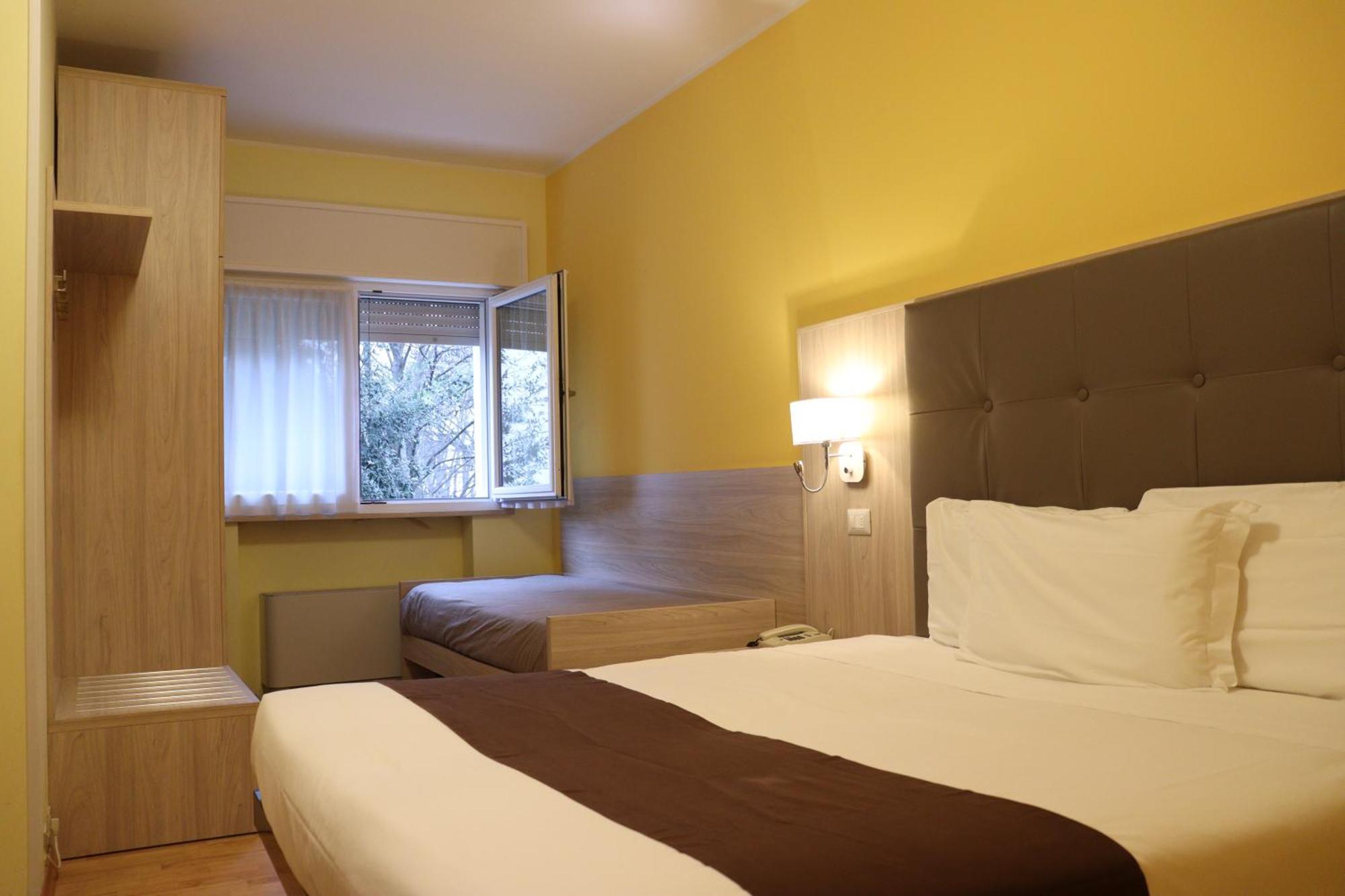 Hotel Montereale Pordenone Exteriör bild