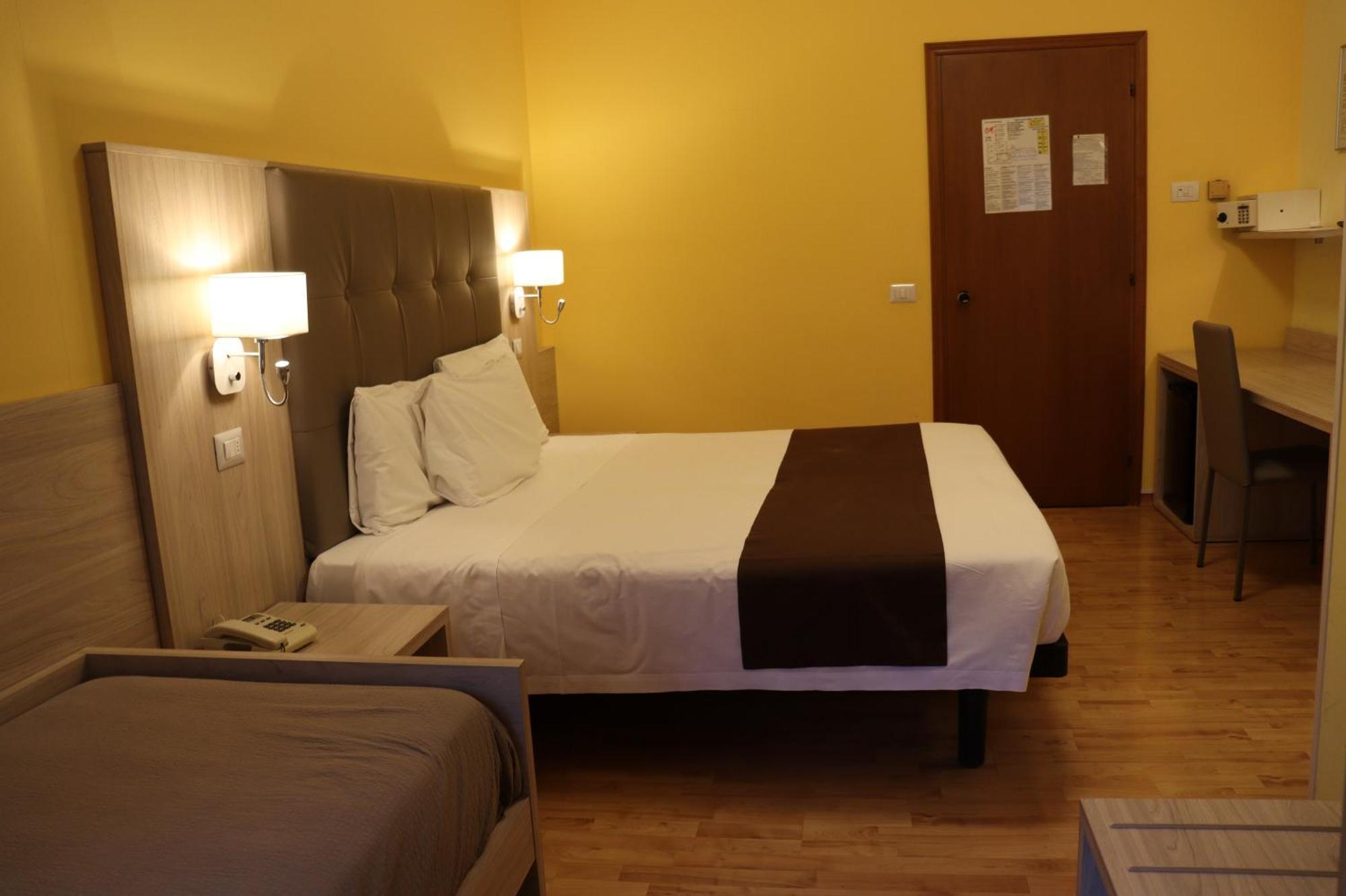 Hotel Montereale Pordenone Exteriör bild