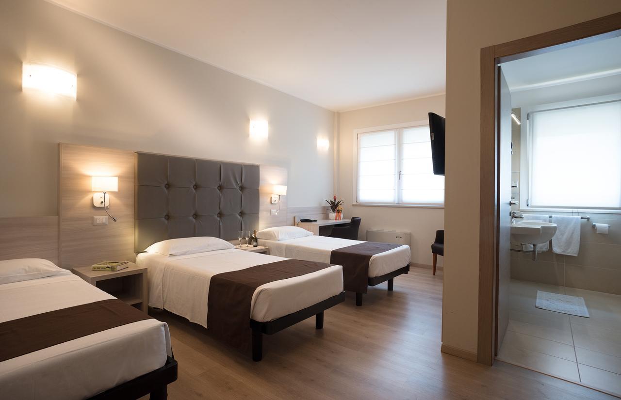 Hotel Montereale Pordenone Exteriör bild