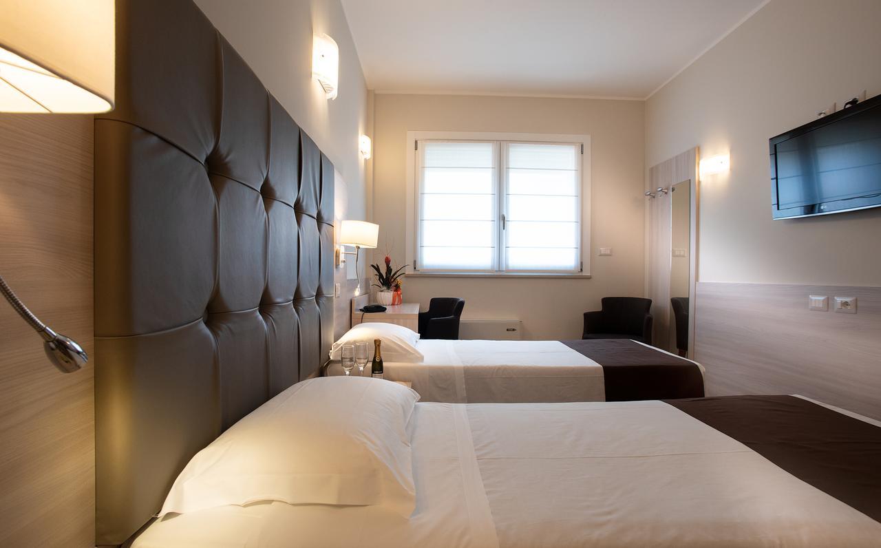 Hotel Montereale Pordenone Exteriör bild